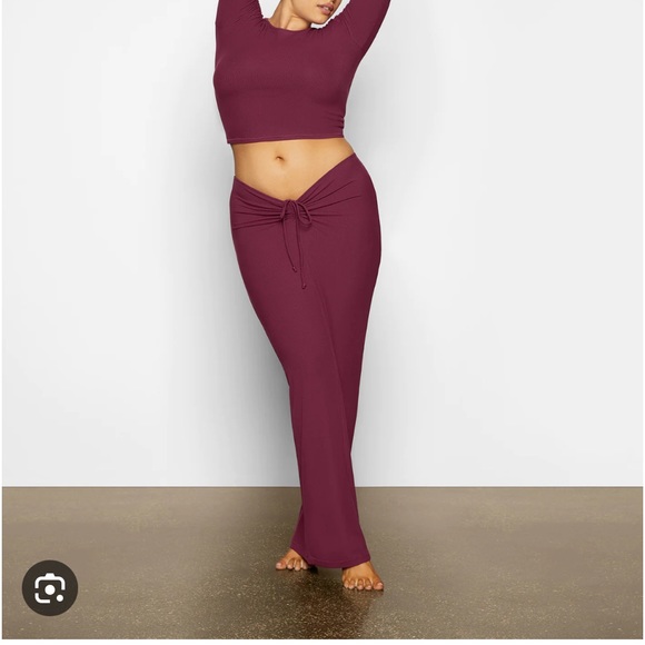 Skims Soft Lounge Crop Long Sleeve & Ruched Long Skirt Set Color Wine - Picture 4 of 15